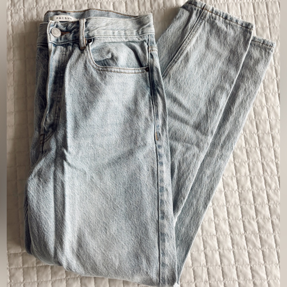 High Rise Mom Jeans 🔥 Must Have!